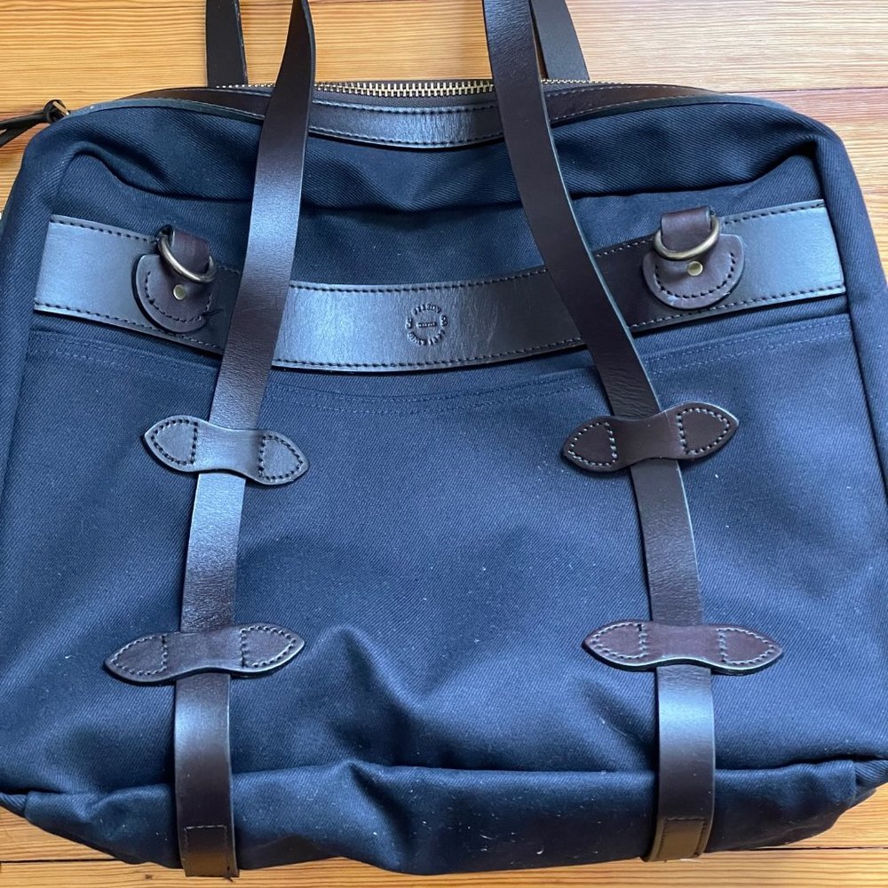 FILSON Zip Around Navy Rugged Twill Duffel Bag